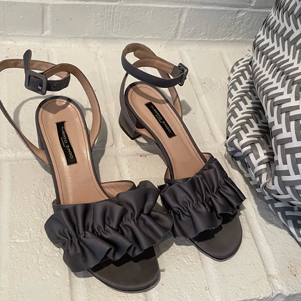 Alberto Zago Milano gray ankle strap sandals 37